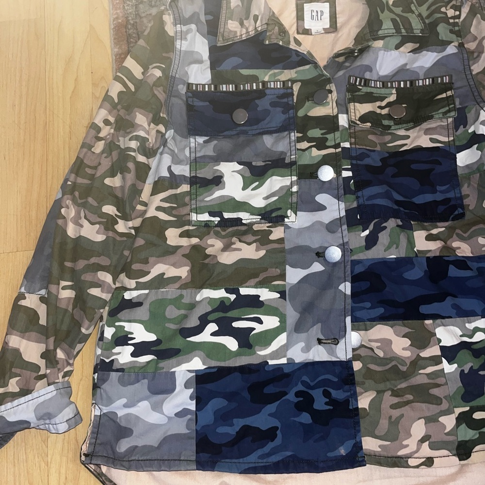 Gap Patchwork Camo Print Utility Jacket Shacket M… - image 2